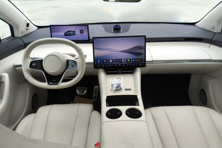 Used Hima Luxeed R7 2025 Range-Extended Version 251 km Max Center Console