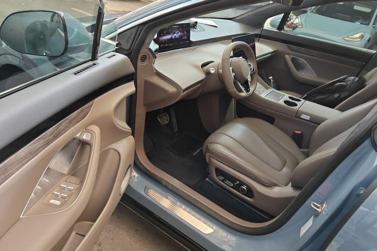 Used Hima Luxeed R7 2025 Range-Extended Version 251 km Max Driver Seat