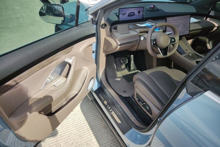 Used Hima Luxeed R7 2025 Range-Extended Version 251 km Max Driver Seat