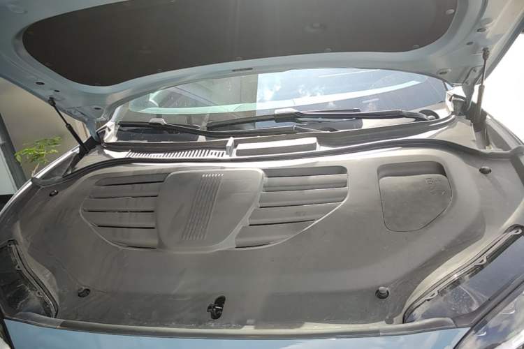 Used Hima Luxeed R7 2025 Range-Extended Version 251 km Max Engine Bay