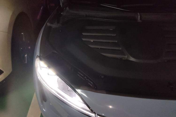 Used Hima Luxeed R7 2025 Range-Extended Version 360 km Max Engine Bay Right