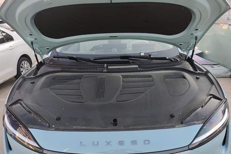 Used Hima Luxeed R7 2025 Range-Extended Version 251 km Max Engine Bay