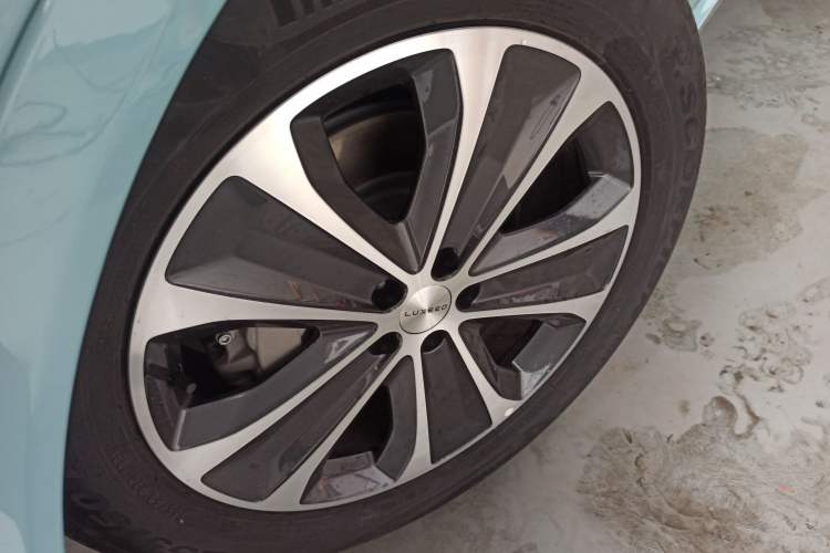 Used Hima Luxeed R7 2025 Range-Extended Version 251 km Max Exterior 3