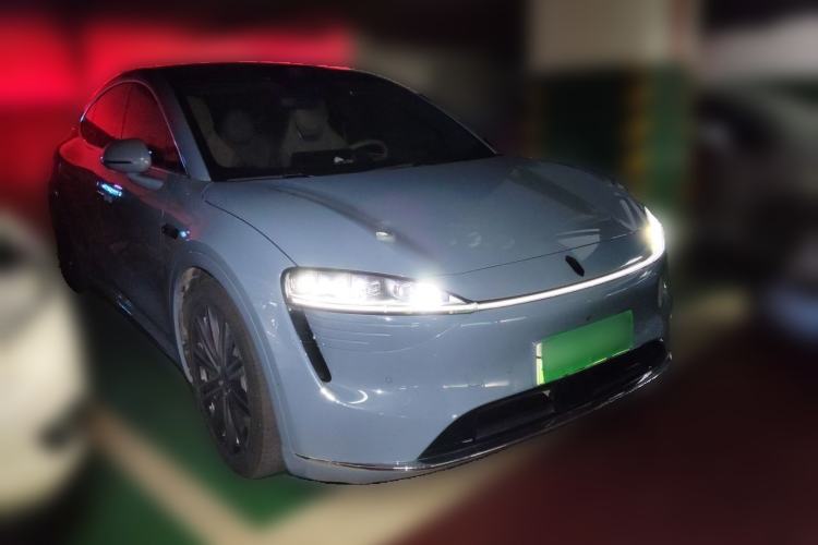 Used Hima Luxeed R7 2025 Range-Extended Version 360 km Max Front Right 45 Deg