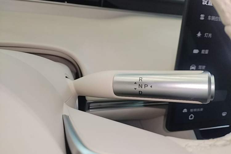 Used Hima Luxeed R7 2025 Range-Extended Version 251 km Max Gear Lever