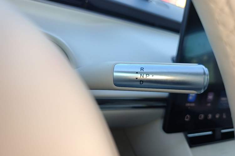 Used Hima Luxeed R7 2025 Range-Extended Version 251 km Max Gear Lever