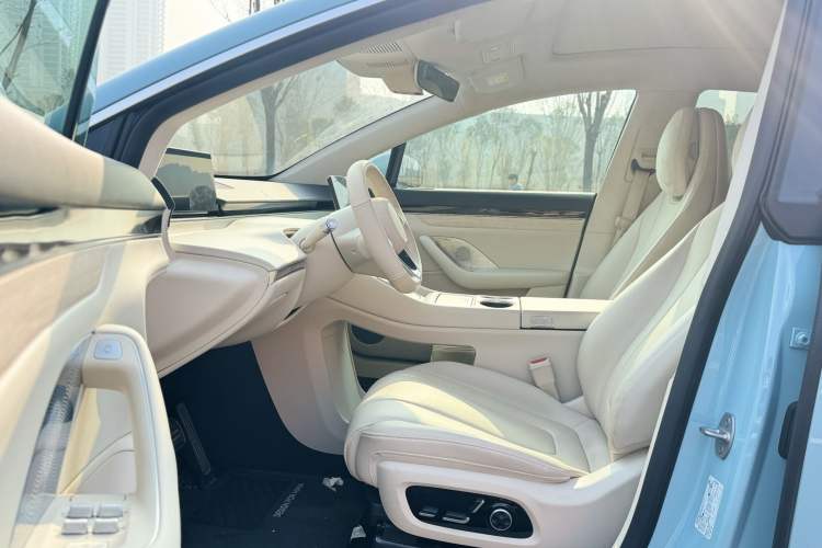 Used Hima Luxeed R7 2025 Range-Extended Version 251 km Max Interior 1