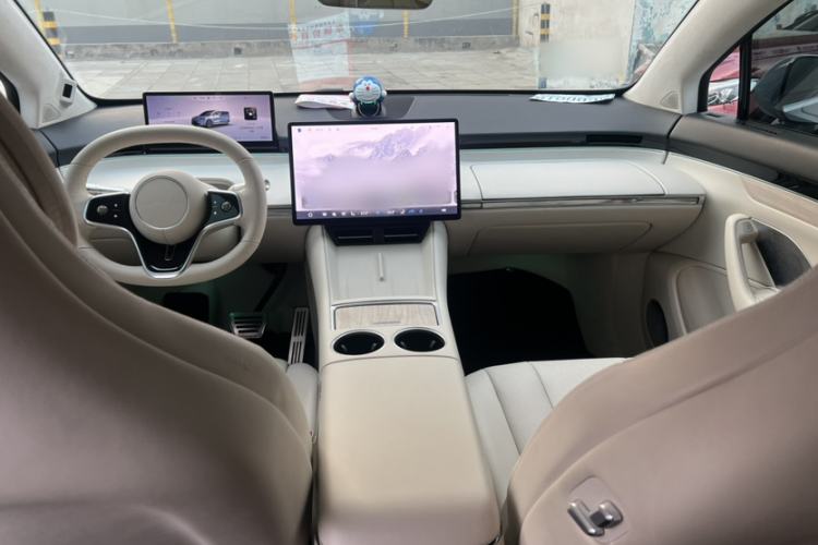 Used Hima Luxeed R7 2025 Range-Extended Version 251 km Max Interior 1