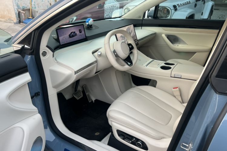 Used Hima Luxeed R7 2025 Range-Extended Version 251 km Max Interior 4