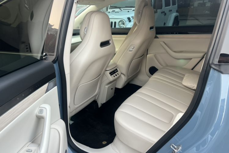 Used Hima Luxeed R7 2025 Range-Extended Version 251 km Max Interior 5