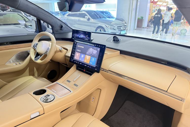 Used Hima Luxeed R7 2025 Range-Extended Version 251 km Max Interior 5