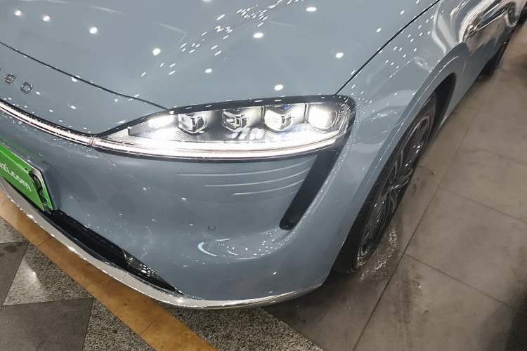 Used Hima Luxeed R7 2025 Extended-Range 331km Ultra Left Front Headlight