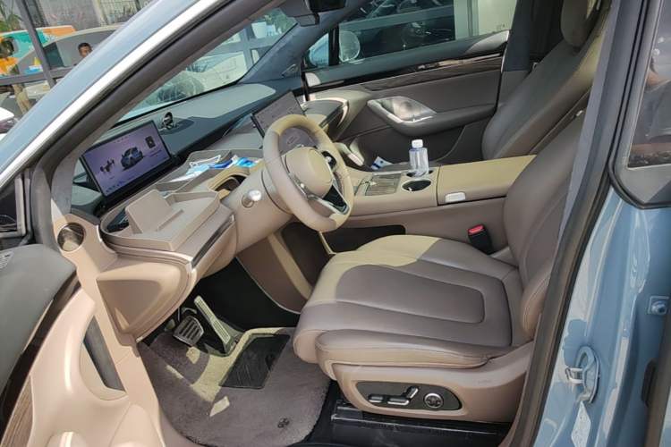 Used Hima Luxeed R7 2025 Range-Extended Version 251 km Max Left Front Seat
