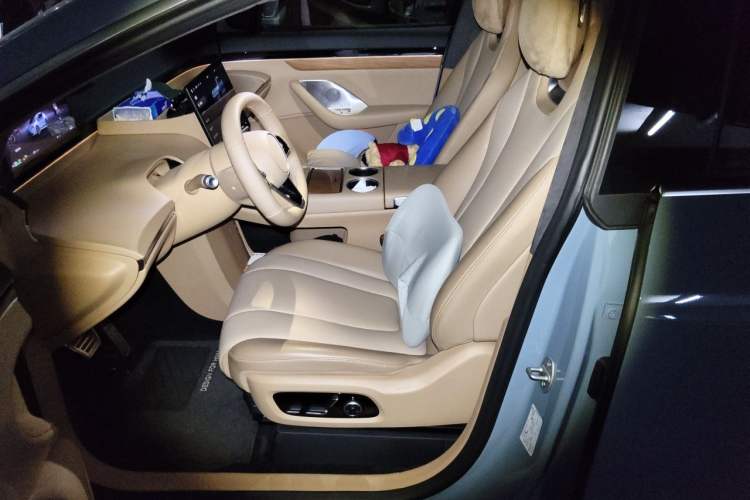 Used Hima Luxeed R7 2025 Range-Extended Version 360 km Max Left Front Seat