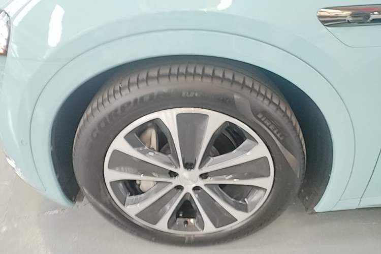 Used Hima Luxeed R7 2025 Range-Extended Version 251 km Max Left Front Wheel Hub