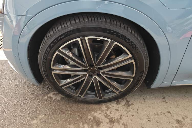 Used Hima Luxeed R7 2025 Range-Extended Version 251 km Max Left Front Wheel Hub