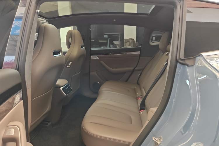 Used Hima Luxeed R7 2025 Range-Extended Version 251 km Max Left Rear Seat