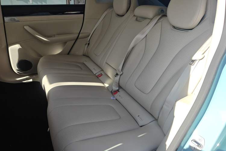 Used Hima Luxeed R7 2025 Range-Extended Version 251 km Max Left Rear Seat