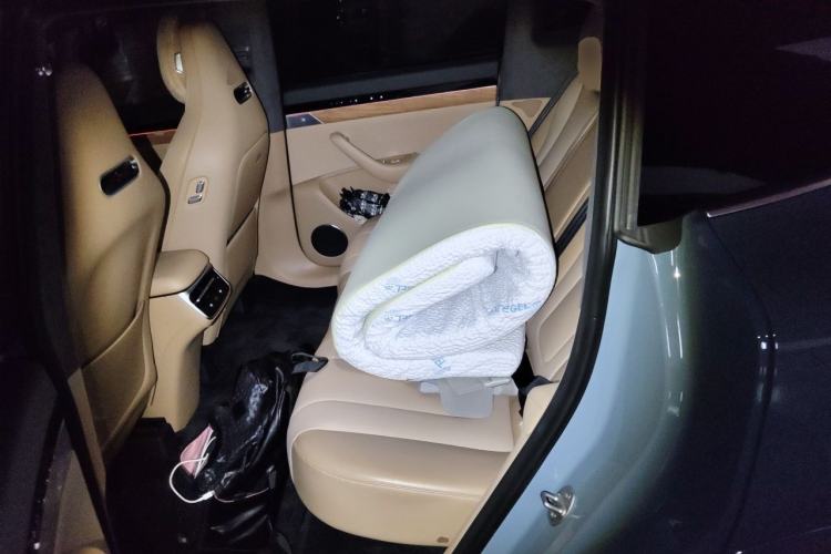 Used Hima Luxeed R7 2025 Range-Extended Version 360 km Max Left Rear Seat