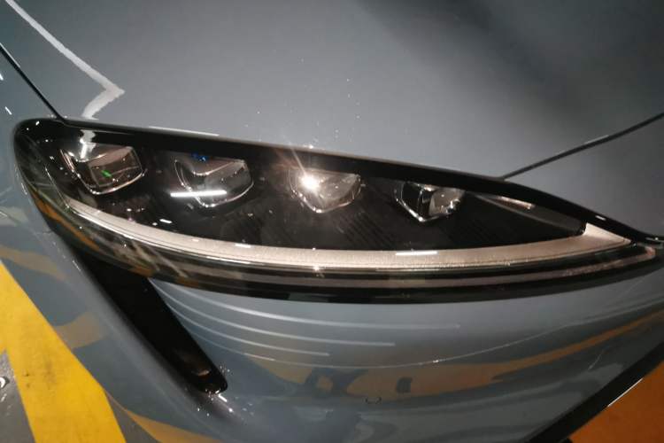 Used Hima Luxeed R7 2025 Range-Extended Version 251 km Max Right Front Headlight