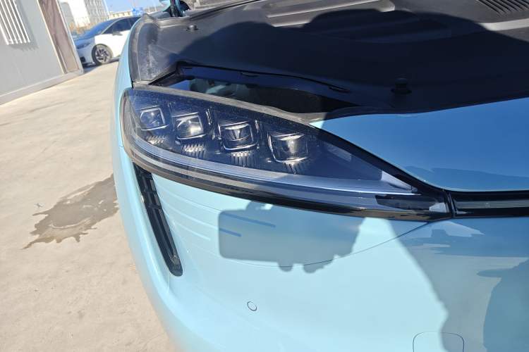 Used Hima Luxeed R7 2025 Range-Extended Version 251 km Max Right Front Headlight