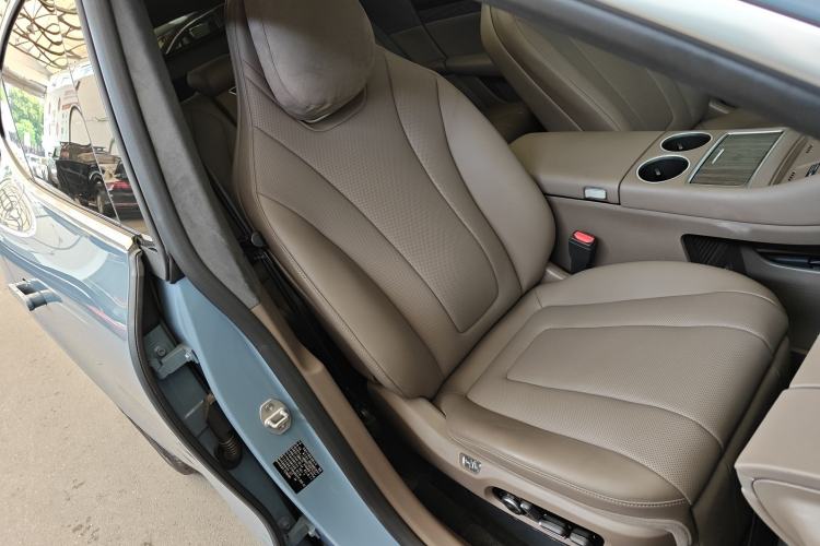 Used Hima Luxeed R7 2025 Range-Extended Version 251 km Max Right Front Seat