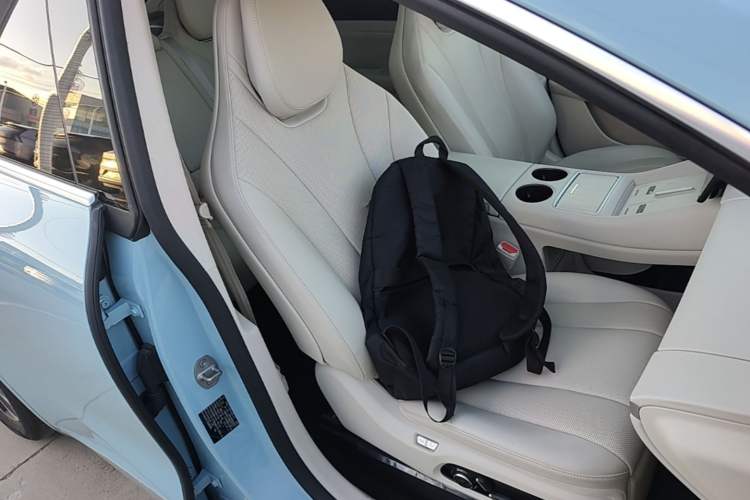 Used Hima Luxeed R7 2025 Range-Extended Version 251 km Max Right Front Seat