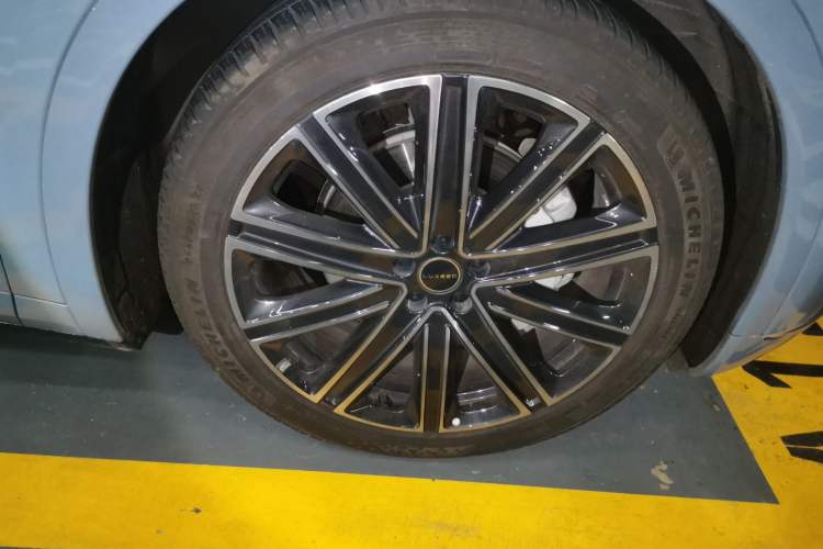 Used Hima Luxeed R7 2025 Range-Extended Version 251 km Max Right Front Wheel Hub