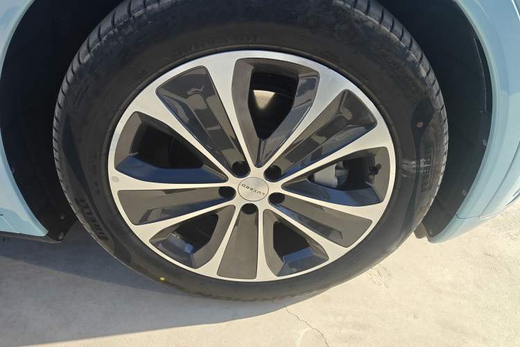 Used Hima Luxeed R7 2025 Range-Extended Version 251 km Max Right Front Wheel Hub