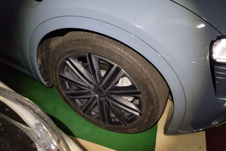 Used Hima Luxeed R7 2025 Range-Extended Version 360 km Max Right Front Wheel Hub