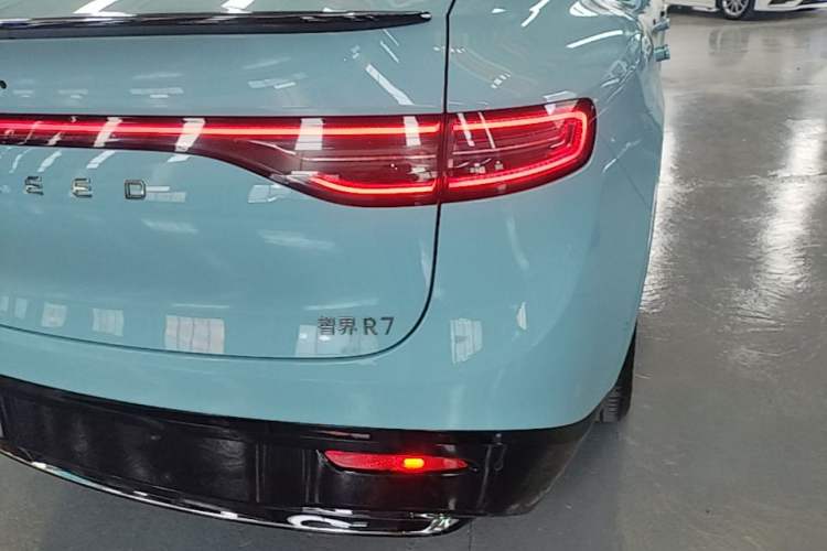 Used Hima Luxeed R7 2025 Range-Extended Version 251 km Max Right Rear Taillight