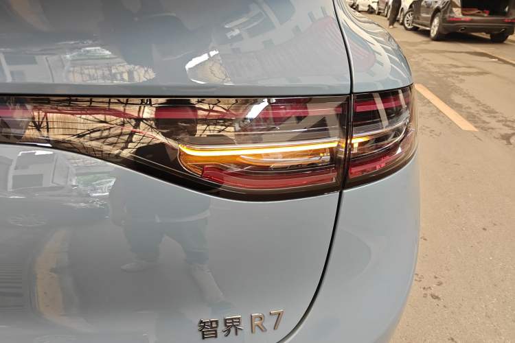 Used Hima Luxeed R7 2025 Range-Extended Version 251 km Max Right Rear Taillight