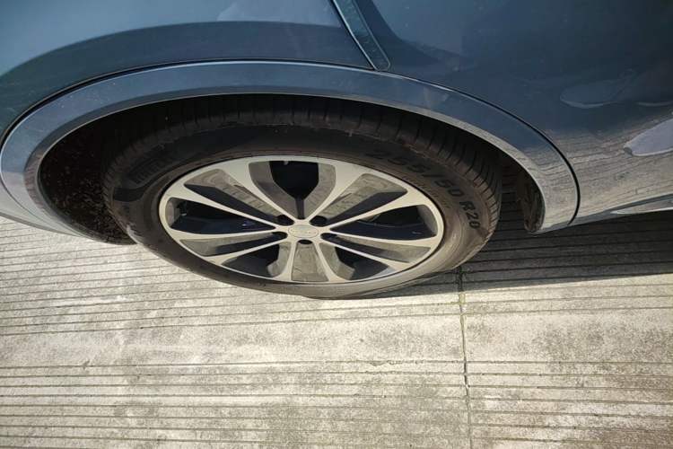 Used Hima Luxeed R7 2025 Range-Extended Version 251 km Max Right Rear Wheel Hub