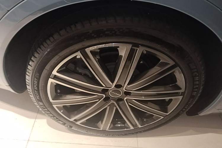 Used Hima Luxeed R7 2025 Range-Extended Version 251 km Max Right Rear Wheel Hub