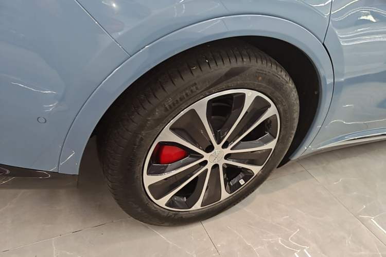 Used Hima Luxeed R7 2025 Extended-Range 331km Ultra Right Rear Wheel Hub