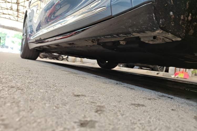 Used Hima Luxeed R7 2025 Range-Extended Version 251 km Max Right Side Sill