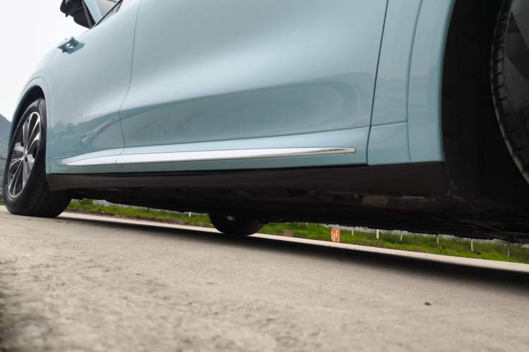 Used Hima Luxeed R7 2025 Range-Extended Version 251 km Max Right Side Sill