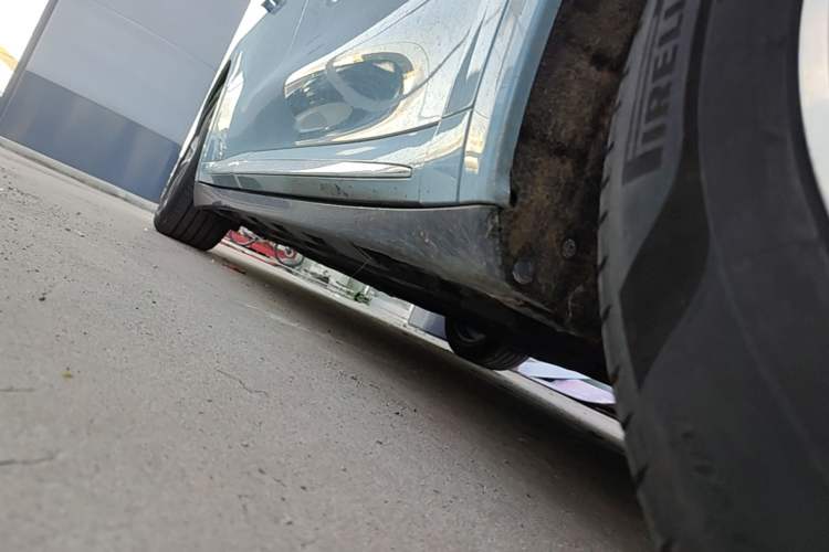 Used Hima Luxeed R7 2025 Range-Extended Version 251 km Max Right Side Sill