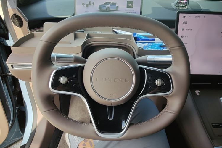 Used Hima Luxeed R7 2025 Range-Extended Version 251 km Max Steering Wheel