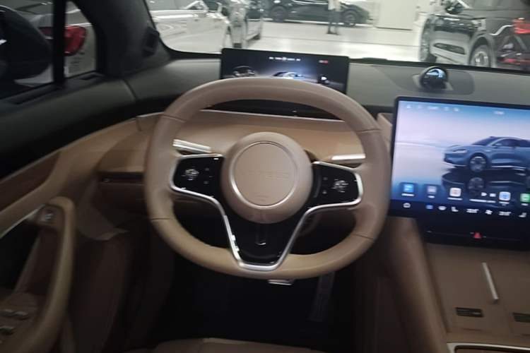 Used Hima Luxeed R7 2025 Range-Extended Version 251 km Max Steering Wheel
