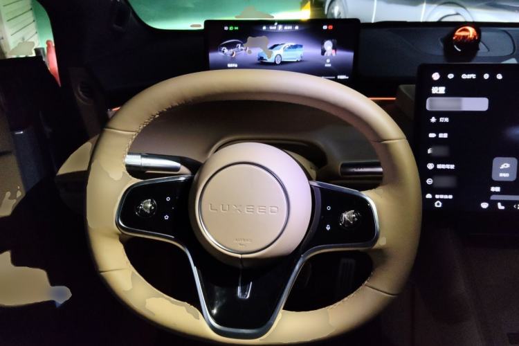 Used Hima Luxeed R7 2025 Range-Extended Version 360 km Max Steering Wheel