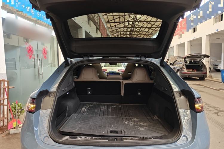 Used Hima Luxeed R7 2025 Range-Extended Version 251 km Max Trunk