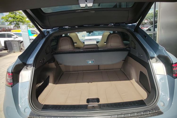 Used Hima Luxeed R7 2025 Range-Extended Version 251 km Max Trunk
