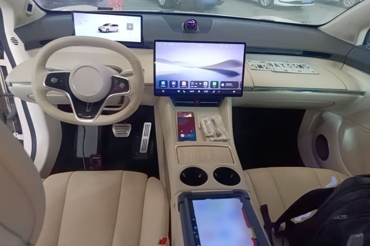 Used Hima Luxeed R7 2025 Range-Extended Version 251 km Max Center Console