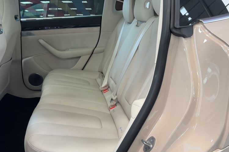Used Hima Luxeed R7 2025 Range-Extended Version 251 km Max Interior 1