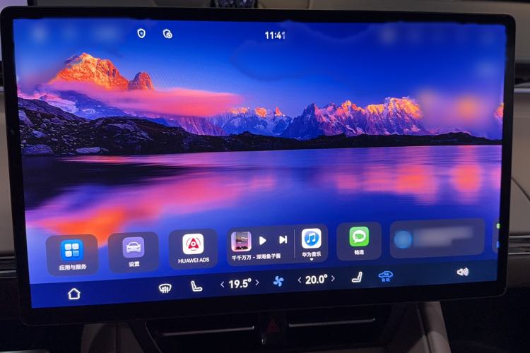 Used Hima Luxeed R7 2025 Range-Extended Version 251 km Max Audio And AC Panel