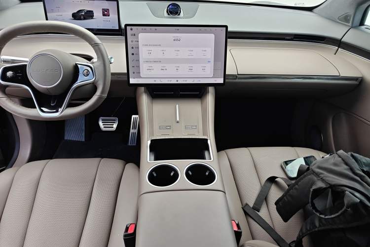 Used Hima Luxeed R7 2025 Range-Extended Version 251 km Max Audio And AC Panel