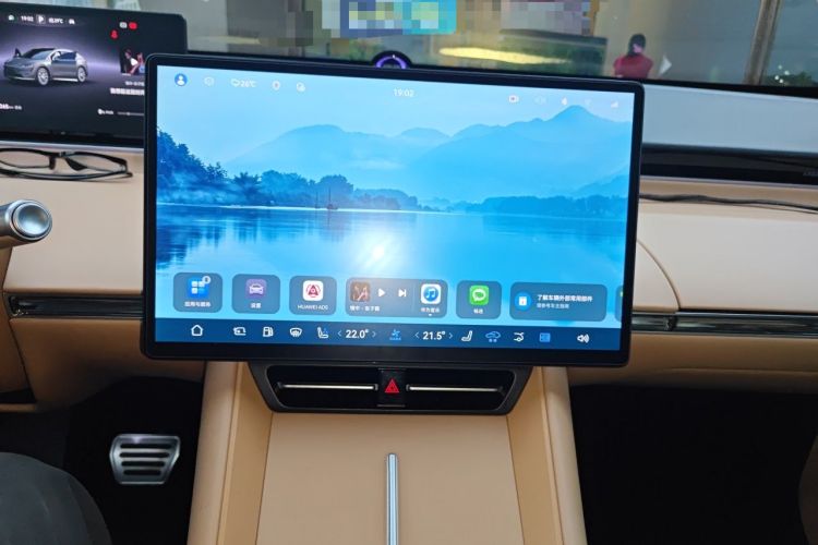 Used Hima Luxeed R7 2025 Extended-Range 251km Pro Audio And AC Panel