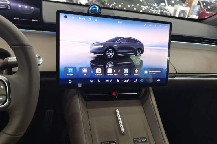 Used Hima Luxeed R7 2025 Range-Extended Version 251 km Max Audio And AC Panel