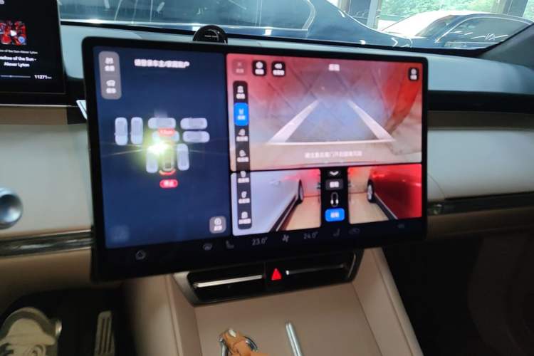 Used Hima Luxeed R7 2025 Range-Extended Version 251 km Max Audio And AC Panel